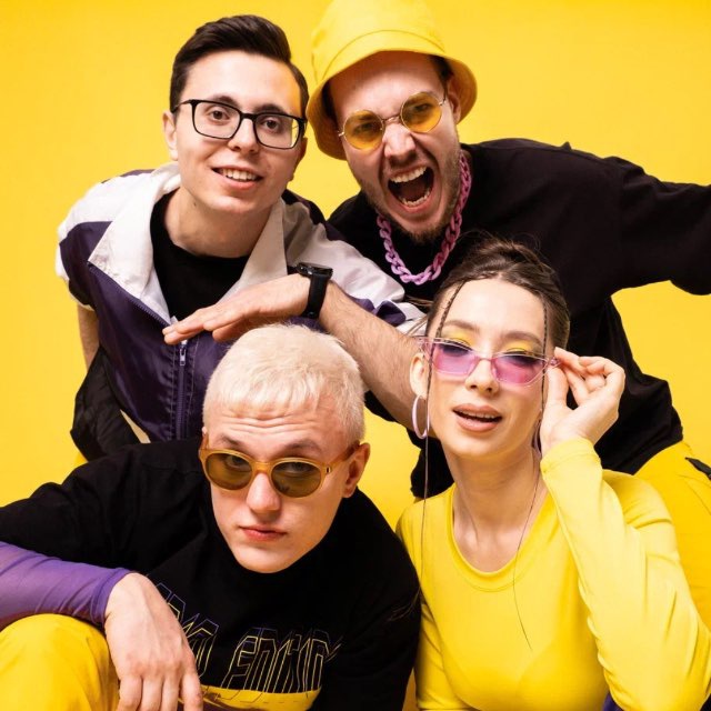 Аватар канала Кавер-группа Ваня, Давай! 💜💛