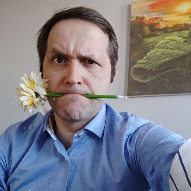 Аватар канала Поднявшиеся листья