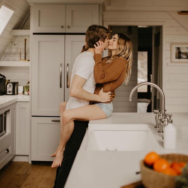 Аватар канала LOVE QUOTES VIDEO