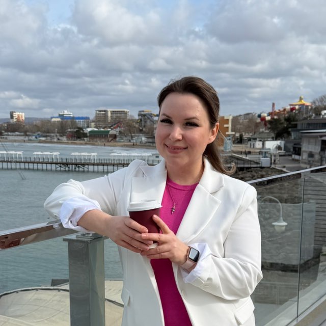 Аватар канала Людмила Савуляк про жизнь у моря, путешествия, материнство и немного бизнес и «мотивейшен»