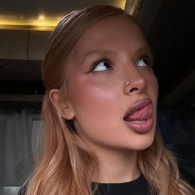 Аватар канала СЛИВ tenderlybae - архив