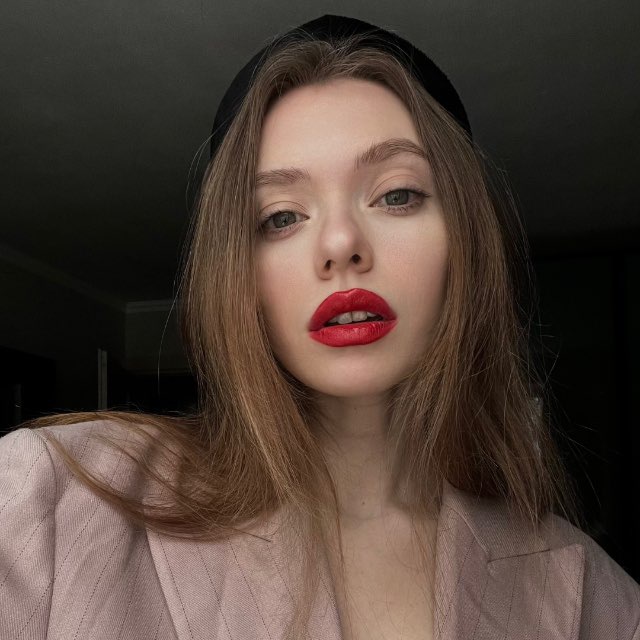 Аватар канала бѣлый блѣдный бѣсъ