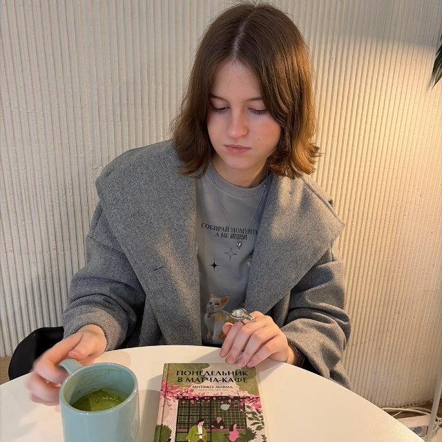 Аватар канала живу в книжном мире