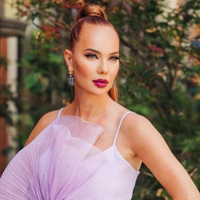 Аватар канала Annie Estrin | Fashion journalist