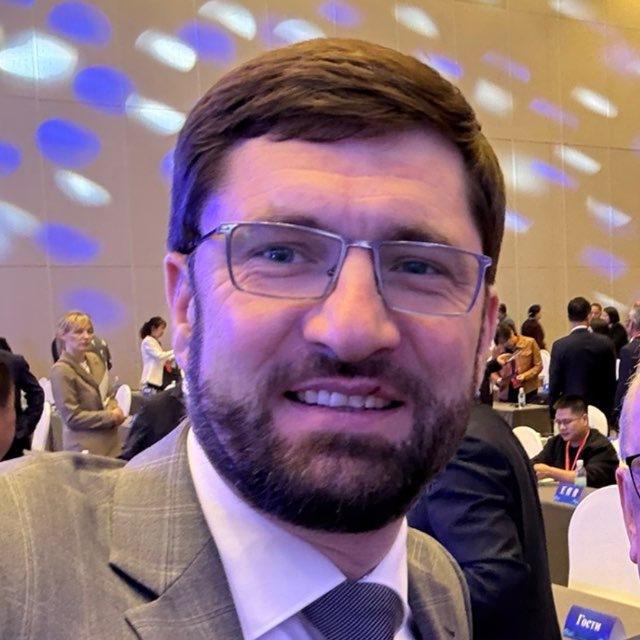 Аватар канала Максим Ноженкин