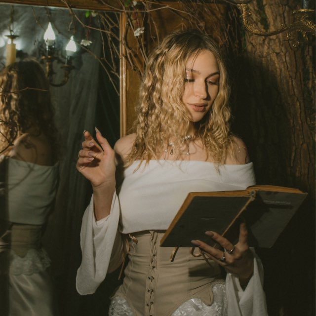 Аватар канала Уголок книголюба 📚