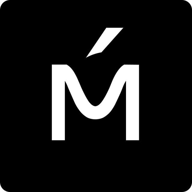 Аватар канала Моменты | Автопортретная