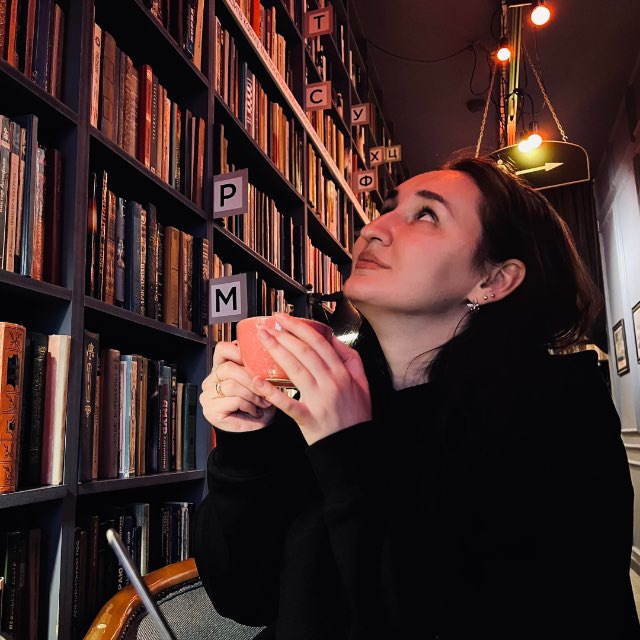 Аватар канала ежик в книжном тумане