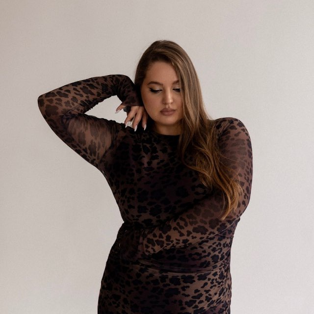 Аватар канала TOORYWAY | plus-size girl 🍒