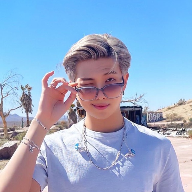 Аватар канала MUSIC | INARMY ( KPOP )❤️‍🔥🎧🎶