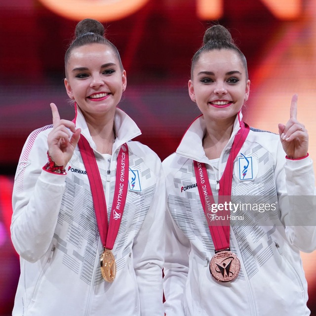 Аватар канала Arina and Dina Averins❤️💙