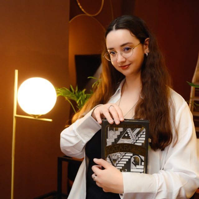Стася та книжки📚🌈🤓