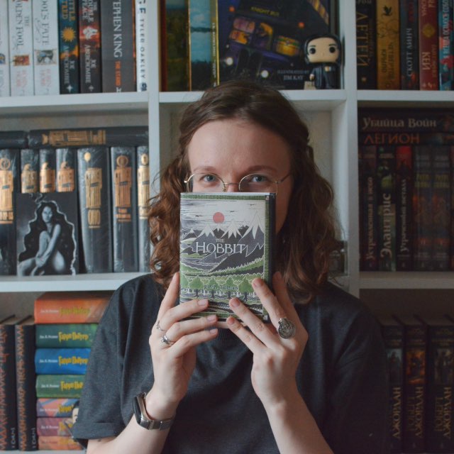 Аватар канала книжный хоббит | софа 📚