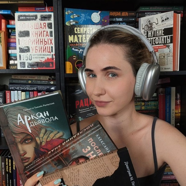 Аватар канала Смертельно книжный🤍