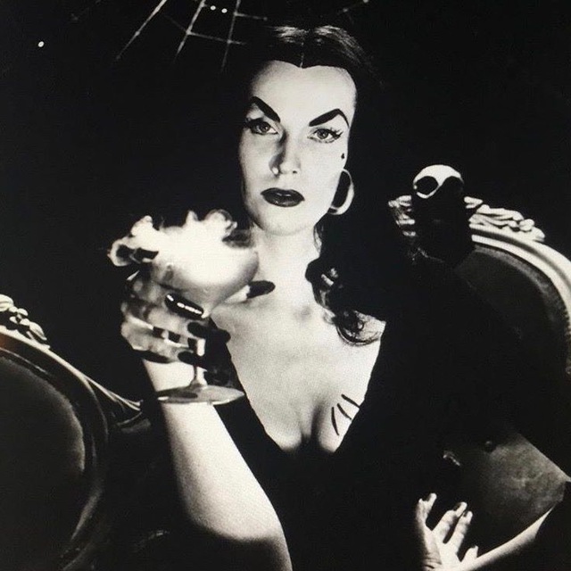 Аватар канала vampira wear