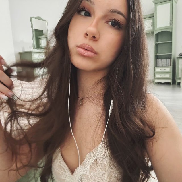 Аватар канала 𝐷𝑎𝑟𝑖𝑠.𝑧 ♡