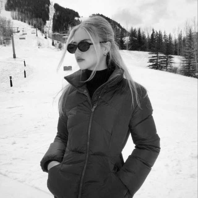 Аватар канала 𝐲𝐨𝐮𝐫 𝐨𝐥𝐝𝐞𝐫 𝐬𝐢𝐬𝐭𝐞𝐫 💋
