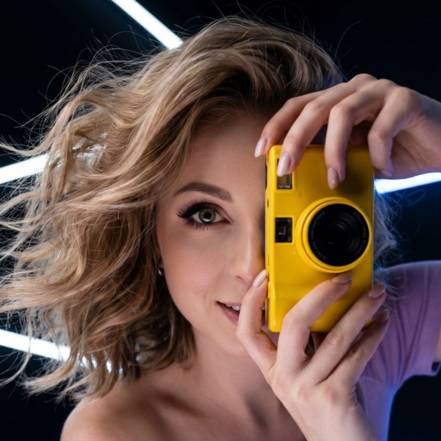 Аватар канала НейроСтудия | ПРОМПТЫ ДЛЯ ИИ-ФОТОСЕССИЙ