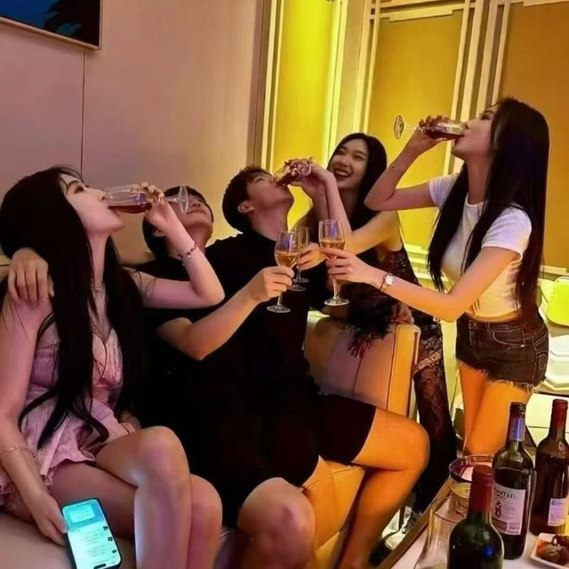 Аватар канала 三亚商k包厢预订：全场00后大美女镇箜游戏情趣多多得吃率高
