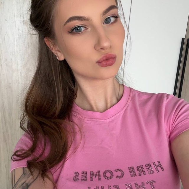 Аватар канала целую, Леруша 🎀💅🏻