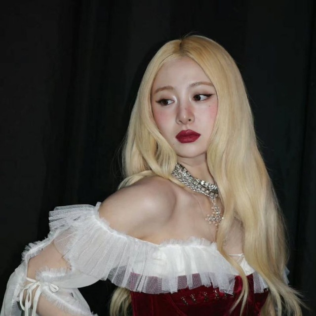 Аватар канала jellyfish girl | huh yunjin